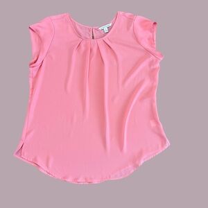 This is a 41 Hawthorn Lexie pleat front blouse